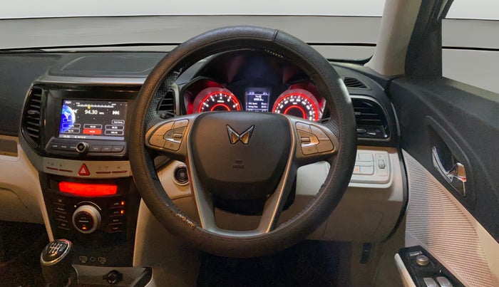 2024 Mahindra XUV300 W8 1.2 PETROL, Petrol, Manual, 1,084 km, Steering Wheel Close Up