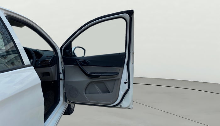 2017 Tata Tiago XT PETROL, Petrol, Manual, 27,057 km, RHS Front Door