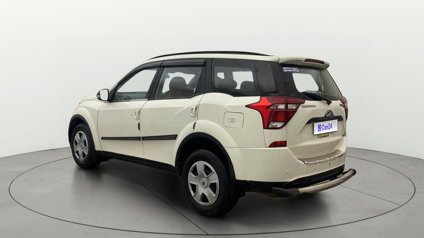 2018 Mahindra XUV500 W7, Diesel, Manual, 1,31,063 km, Left Back Diagonal