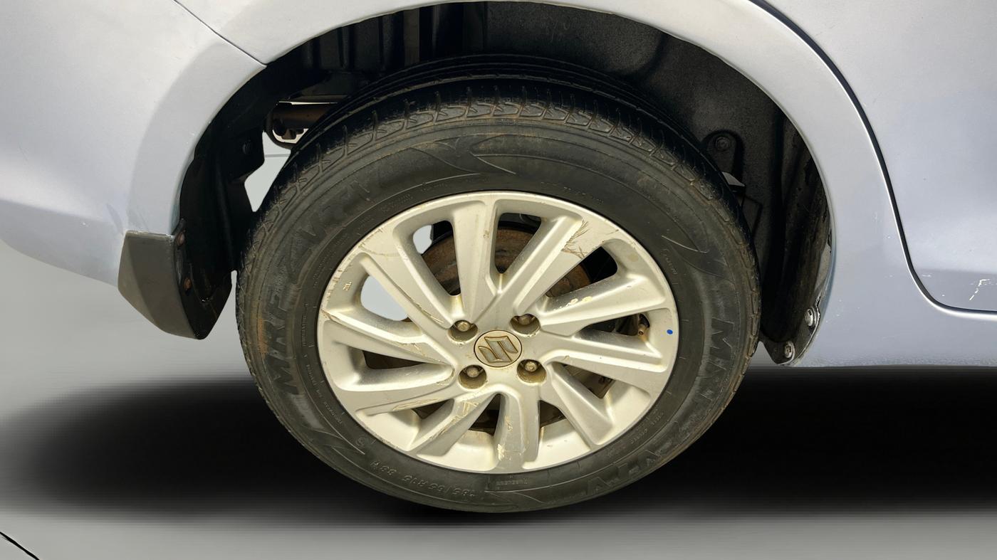 2015 Maruti Swift Dzire ZXI, Petrol, Manual, 1,02,017 km, Right Rear Wheel