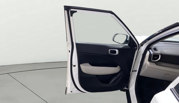 2024 Hyundai VENUE Executive 1.0 Turbo MT, Petrol, Manual, 8,305 km, LHS Front Door