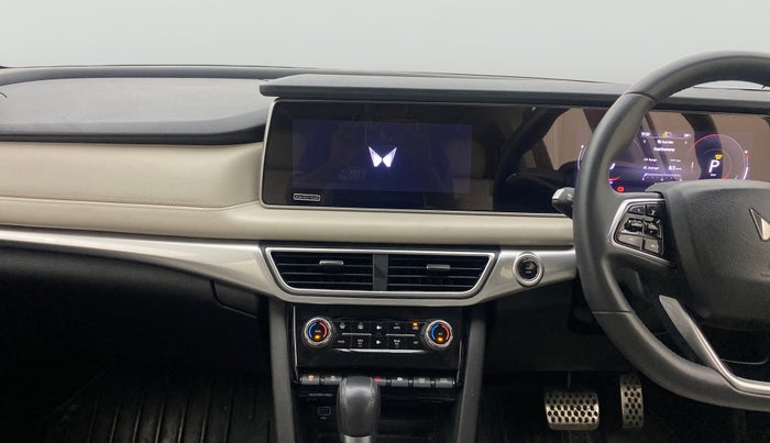 2022 Mahindra XUV700 AX 7 LUXURY D AWD AT 7 STR, Diesel, Automatic, 82,634 km, Air Conditioner