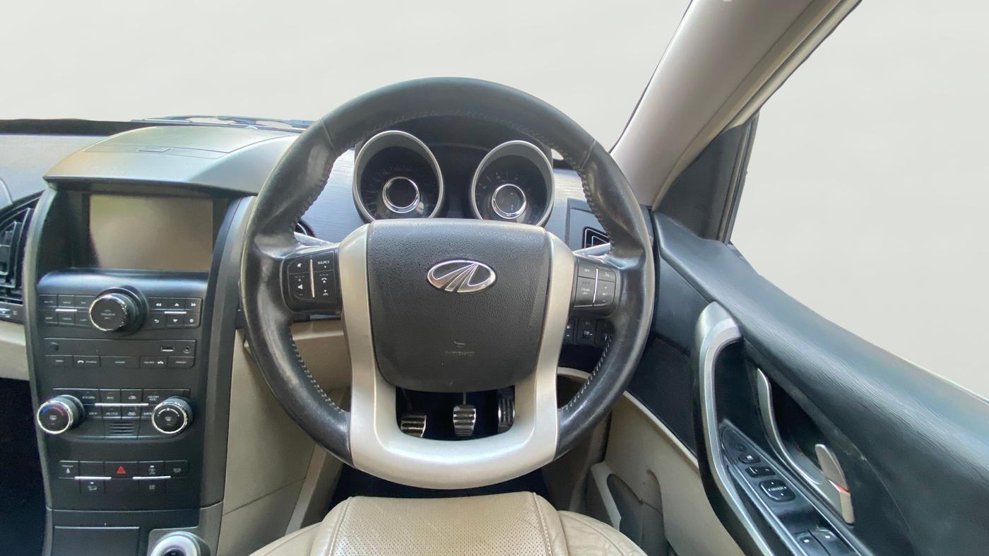 2016 Mahindra XUV500 W10, Diesel, Manual, 93,866 km, Steering Wheel Close Up