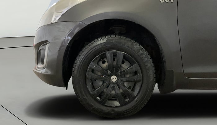 2014 Maruti Swift VXI, Petrol, Manual, 1,11,377 km, Left Front Wheel