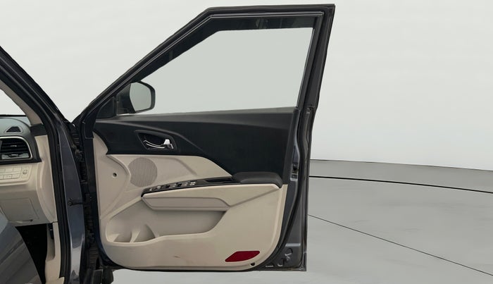 2022 Mahindra XUV300 W8 1.5 DIESEL, Diesel, Manual, 25,448 km, RHS Front Door