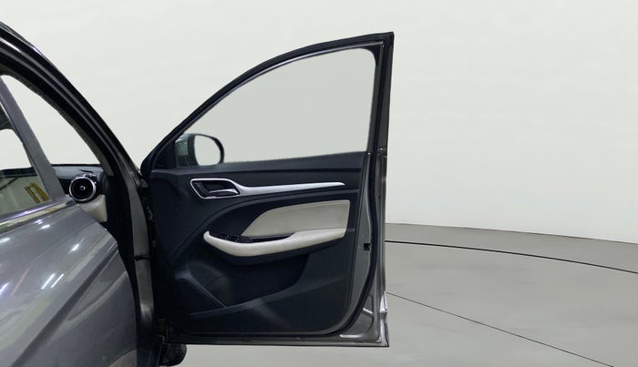 2022 MG ASTOR SHARP 1.5 MT, Petrol, Manual, 62,976 km, RHS Front Door