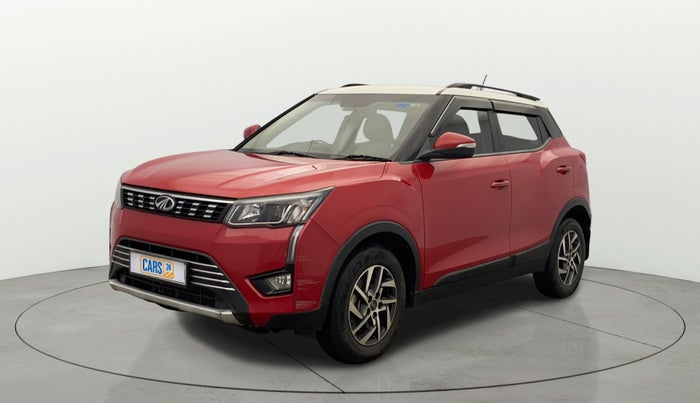 2022 Mahindra XUV300 W8 (O) 1.2 PETROL AMT DUAL TONE, Petrol, Automatic, 29,845 km, Left Front Diagonal