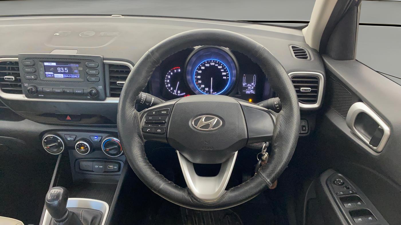 2022 Hyundai VENUE S 1.2, Petrol, Manual, 28,273 km, Steering Wheel Close Up