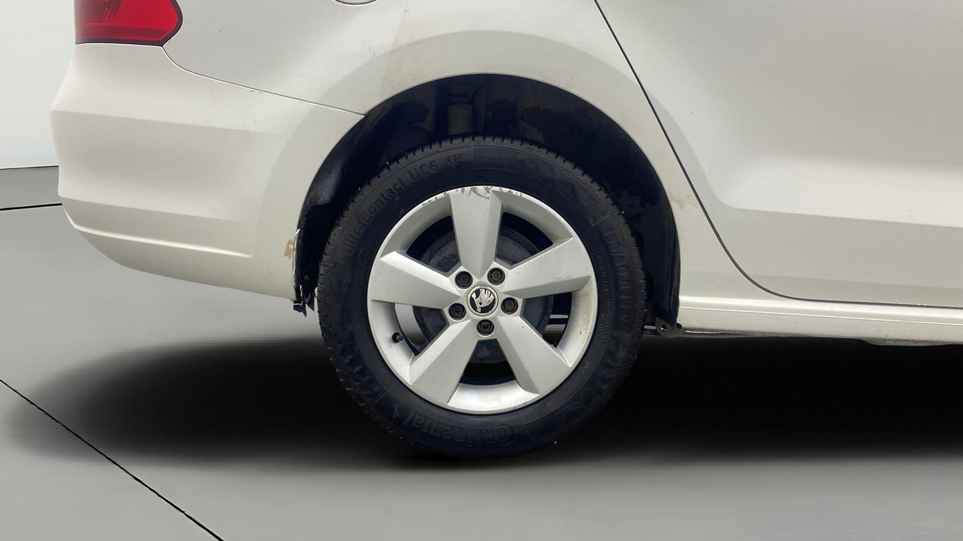 2015 Skoda Rapid 1.5 TDI CR ELEGANCE AT, Diesel, Automatic, 1,18,712 km, Right Rear Wheel