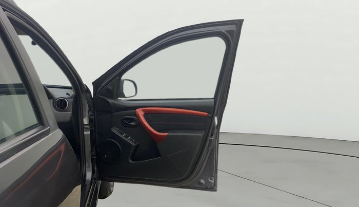 2017 Renault Duster RXS CVT, Petrol, Automatic, 63,084 km, RHS Front Door