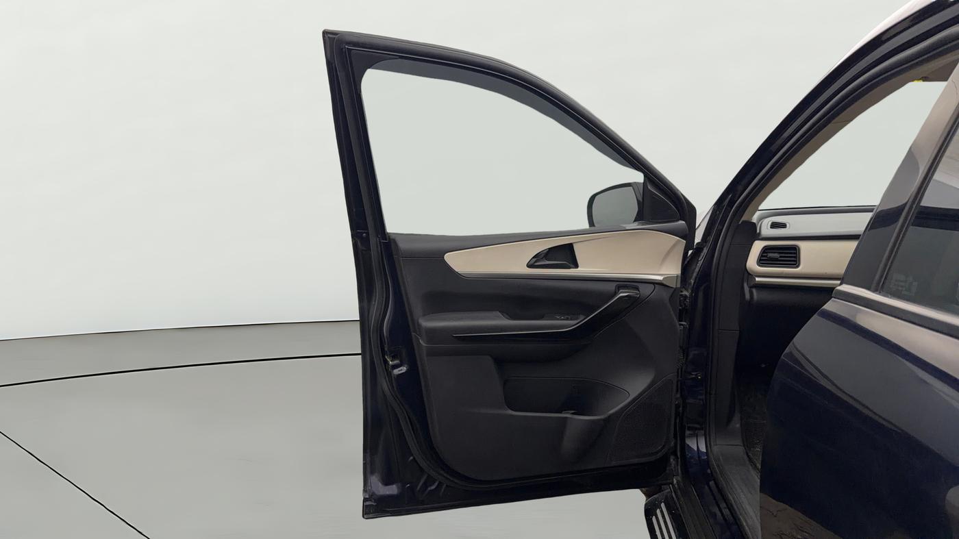 2022 Mahindra XUV700 AX 5 D AT 5 STR, Diesel, Automatic, 50,005 km, LHS Front Door
