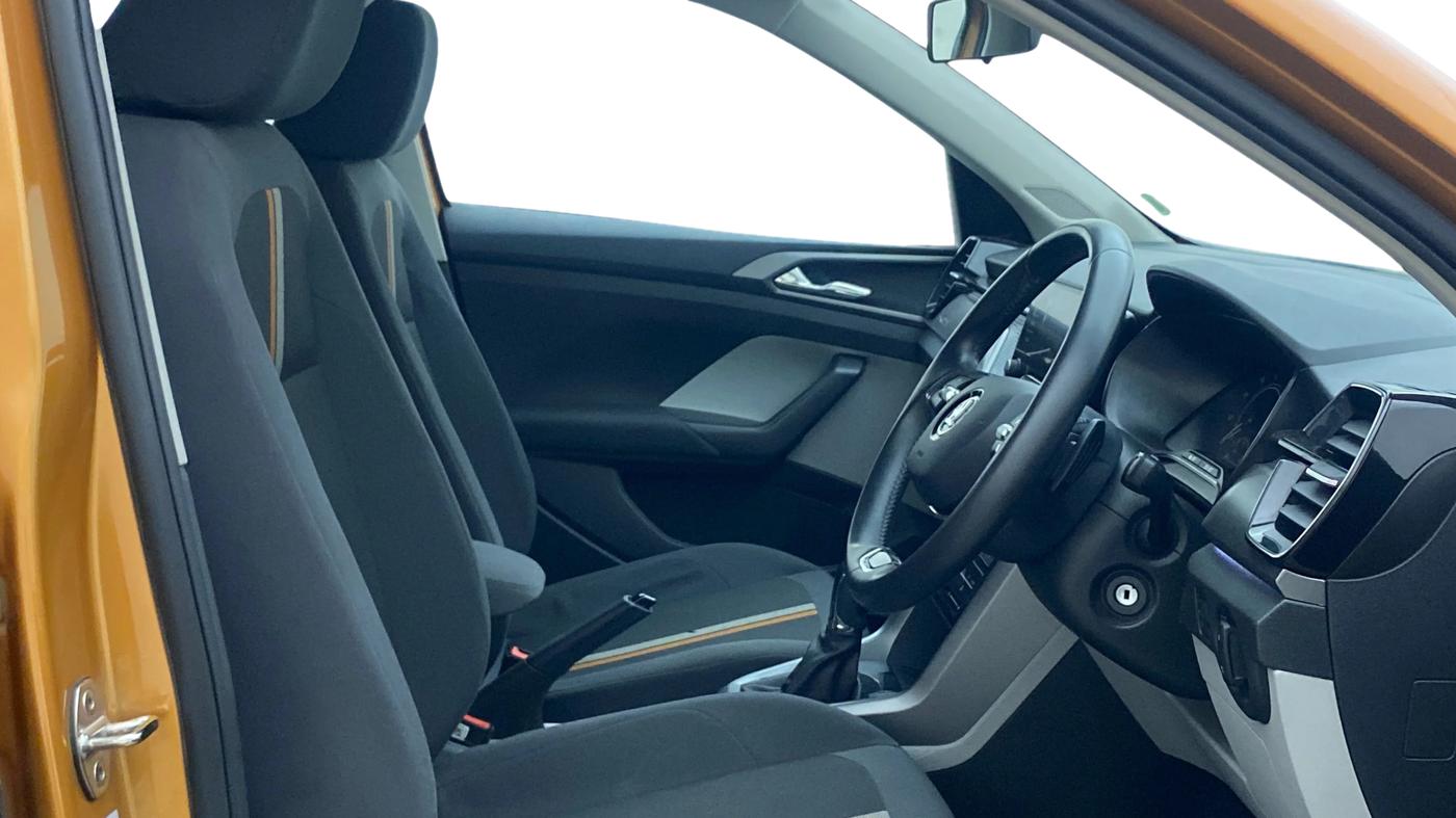 2023 Skoda KUSHAQ AMBITION 1.0L TSI AT, Petrol, Automatic, 15,555 km, Right Side Front Door Cabin