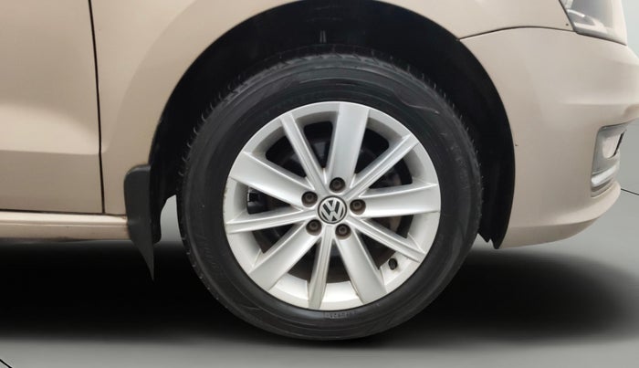 2016 Volkswagen Vento HIGHLINE PETROL AT, Petrol, Automatic, 89,415 km, Right Front Wheel