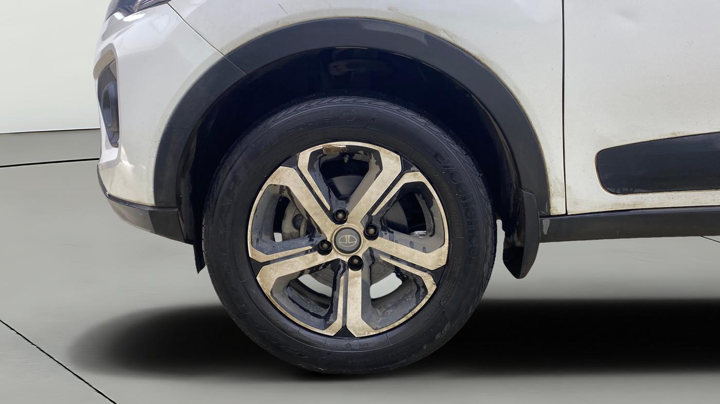 2023 Tata NEXON XZA PLUS PETROL, Petrol, Automatic, 36,172 km, Left Front Wheel