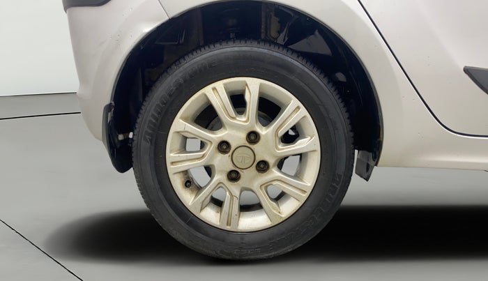 2017 Tata Tiago XZA PETROL, Petrol, Automatic, 31,959 km, Right Rear Wheel