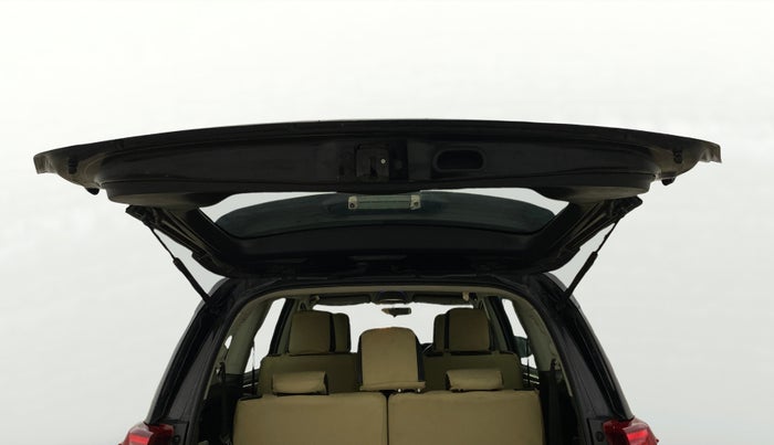 2016 Toyota Innova Crysta 2.8 ZX AT 7 STR, Diesel, Automatic, 1,25,744 km, Boot Door Open