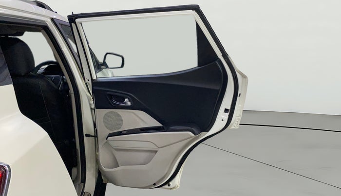 2022 Mahindra XUV300 W8 1.2 PETROL, Petrol, Manual, 48,228 km, RHS Rear Door