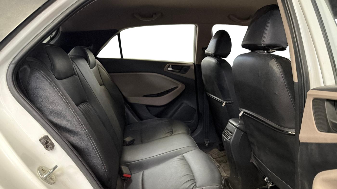 2014 Hyundai Elite i20 SPORTZ 1.2 (O), Petrol, Manual, 30,507 km, Right Side Rear Door Cabin