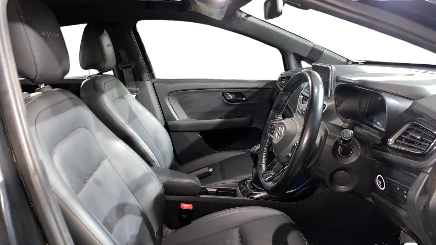 2021 Tata ALTROZ XZ PLUS PETROL DARK EDITION, Petrol, Manual, 58,500 km, Right Side Front Door Cabin