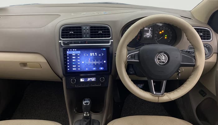 2016 Skoda Rapid 1.5 TDI CR STYLE PLUS AT, Diesel, Automatic, 1,16,803 km, Steering Wheel Close Up