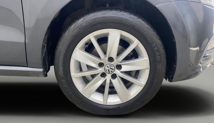 2015 Volkswagen Polo HIGHLINE1.5L, Diesel, Manual, 52,533 km, Right Front Wheel