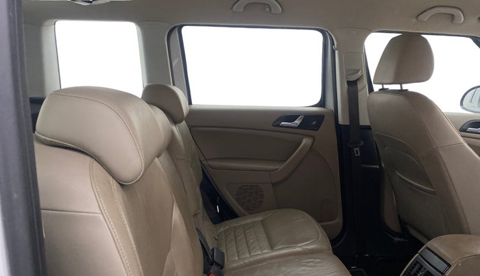 2013 Skoda Yeti AMBITION 2.0 TDI CR 4X2, Diesel, Manual, 71,866 km, Right Side Rear Door Cabin