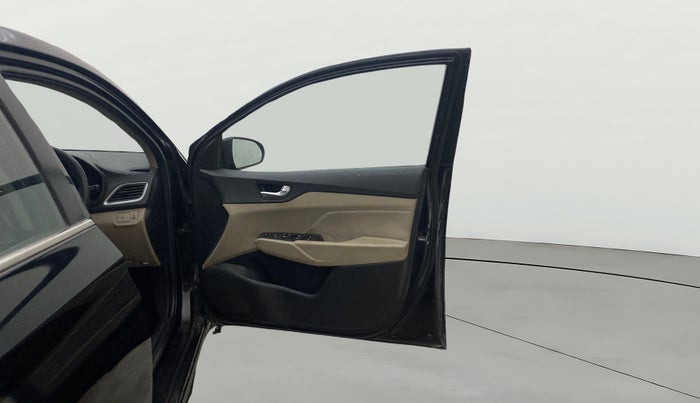 2018 Hyundai Verna 1.6 CRDI SX + AT, Diesel, Automatic, 1,24,498 km, RHS Front Door