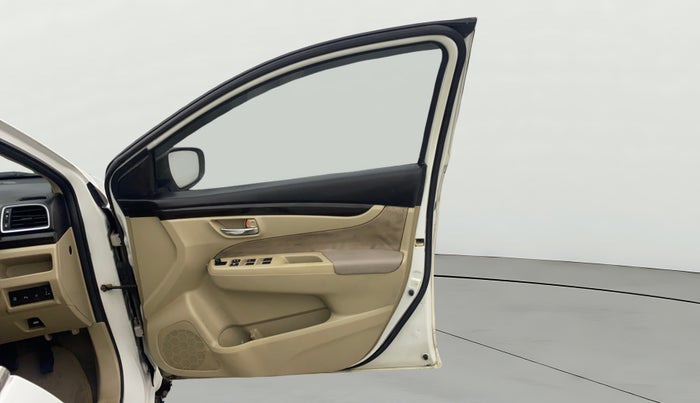 2015 Maruti Ciaz VDI+ SHVS, Diesel, Manual, 1,27,560 km, RHS Front Door