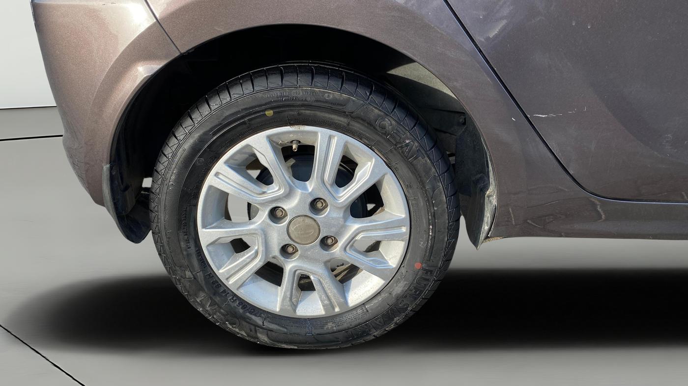 2018 Tata Tiago XZ PETROL, Petrol, Manual, 27,226 km, Right Rear Wheel