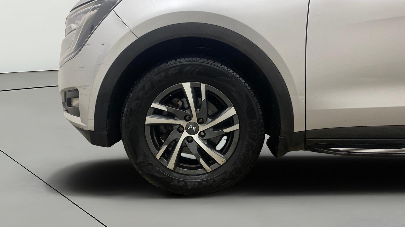 2022 Mahindra XUV700 AX 5 P MT 7 STR, Petrol, Manual, 86,107 km, Left Front Wheel