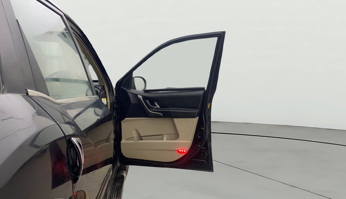 2016 Mahindra XUV500 W10 AT, Diesel, Automatic, 82,399 km, RHS Front Door