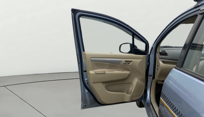 2014 Maruti Ertiga ZDI, Diesel, Manual, 77,782 km, LHS Front Door