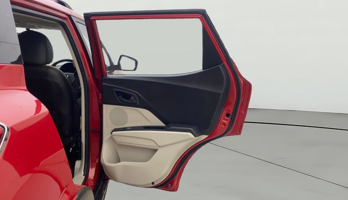 2023 Mahindra XUV300 W6 1.2 PETROL, Petrol, Manual, 3,926 km, RHS Rear Door