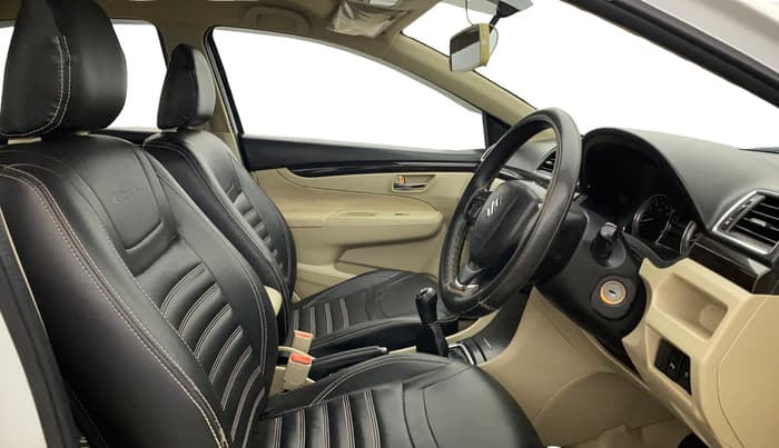 2016 Maruti Ciaz VXI+, Petrol, Manual, 55,709 km, Right Side Front Door Cabin
