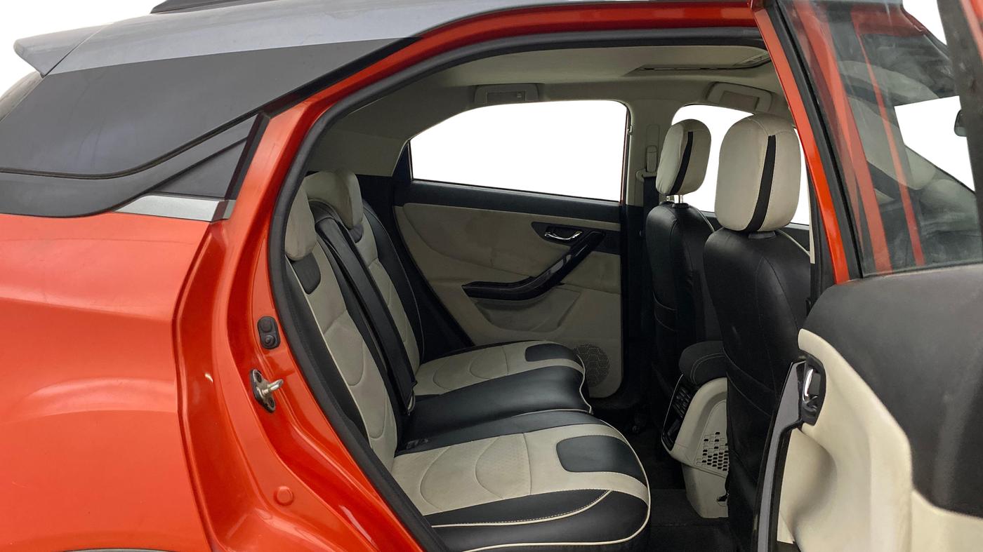 2022 Tata NEXON XZ PLUS SUNROOF PETROL DUAL TONE, Petrol, Manual, 70,753 km, Right Side Rear Door Cabin