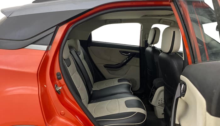 2022 Tata NEXON XZ PLUS SUNROOF PETROL DUAL TONE, Petrol, Manual, 70,753 km, Right Side Rear Door Cabin
