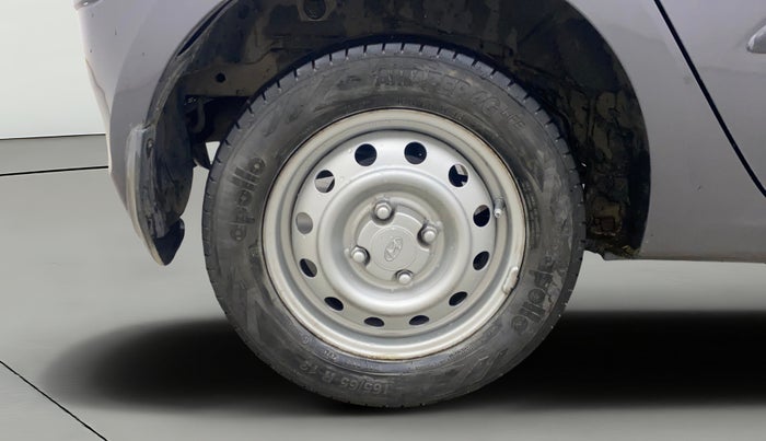 2013 Hyundai i10 ERA 1.1, Petrol, Manual, 1,33,436 km, Right Rear Wheel