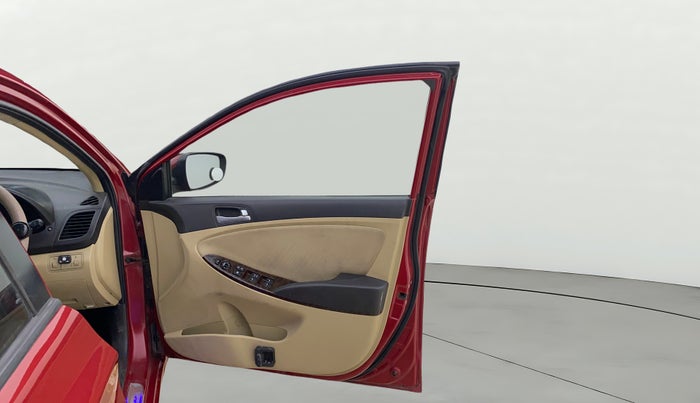 2015 Hyundai Verna FLUIDIC 4S 1.6 VTVT S(O), CNG, Manual, 1,04,380 km, RHS Front Door