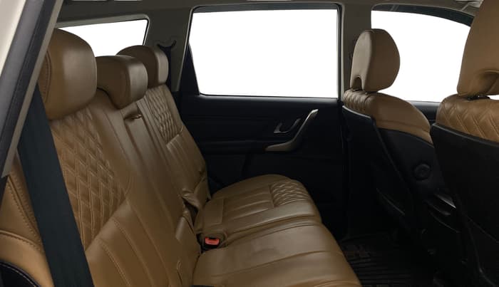 2021 Mahindra XUV500 W11, Diesel, Manual, 84,886 km, Right Side Rear Door Cabin