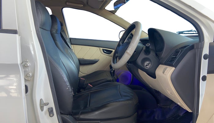 2013 Hyundai Eon MAGNA +, Petrol, Manual, 1,36,525 km, Right Side Front Door Cabin