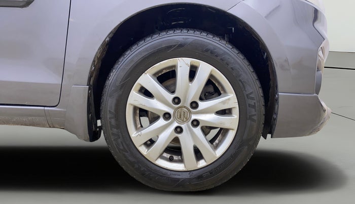 2017 Maruti Ertiga ZXI, Petrol, Manual, 28,278 km, Right Front Wheel