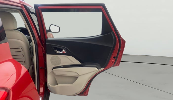 2023 Mahindra XUV300 W8 (O) 1.2 PETROL AMT, Petrol, Automatic, 18,366 km, RHS Rear Door