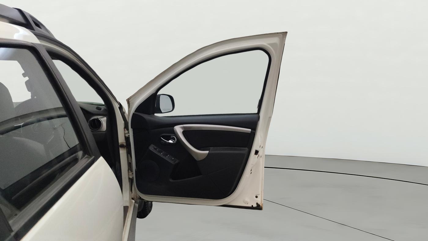 2021 Renault Duster RXZ 1.3 TURBO PETROL CVT, Petrol, Automatic, 55,498 km, RHS Front Door