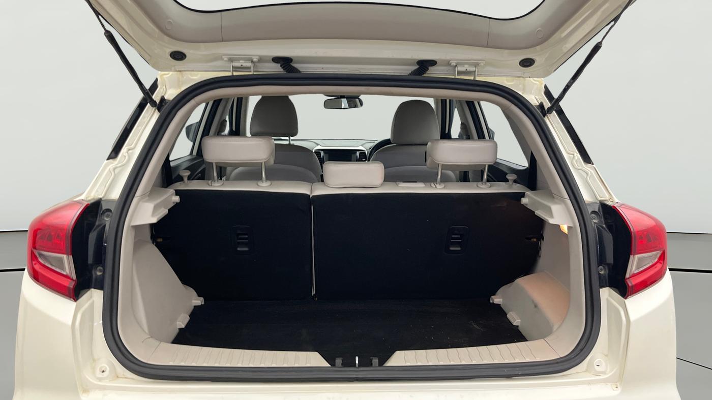 2019 Mahindra XUV300 W8 (O) 1.5 DIESEL, Diesel, Manual, 70,097 km, Boot Open Zoomed View