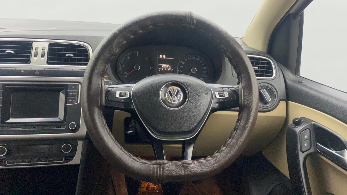 2016 Volkswagen Ameo HIGHLINE PLUS 1.5L 16 ALLOY, Diesel, Manual, 1,25,903 km, Steering Wheel Close Up