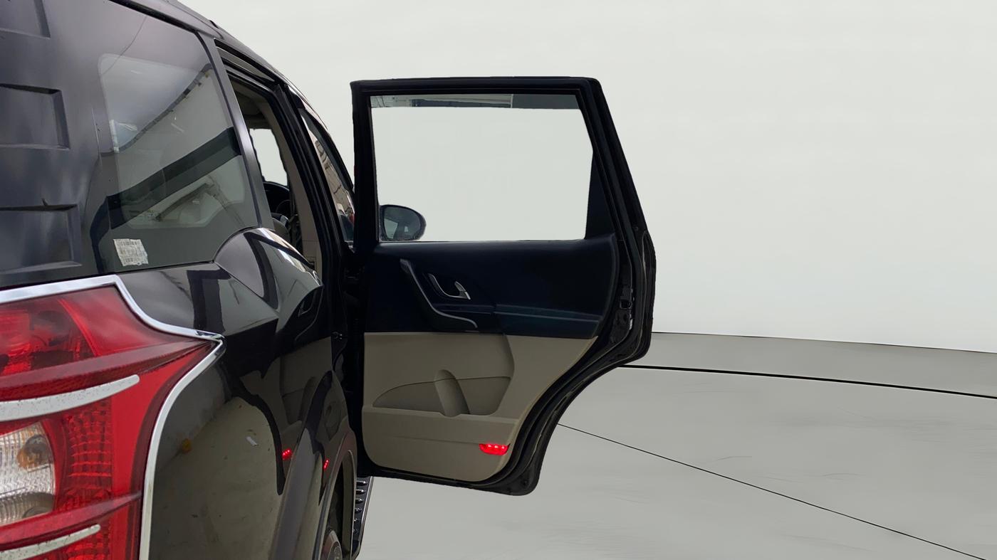 2017 Mahindra XUV500 W10 AT, Diesel, Automatic, 56,401 km, RHS Rear Door