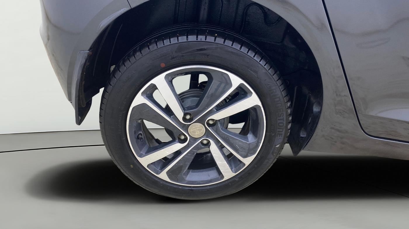 2021 Tata ALTROZ XZ DIESEL, Diesel, Manual, 60,573 km, Right Rear Wheel