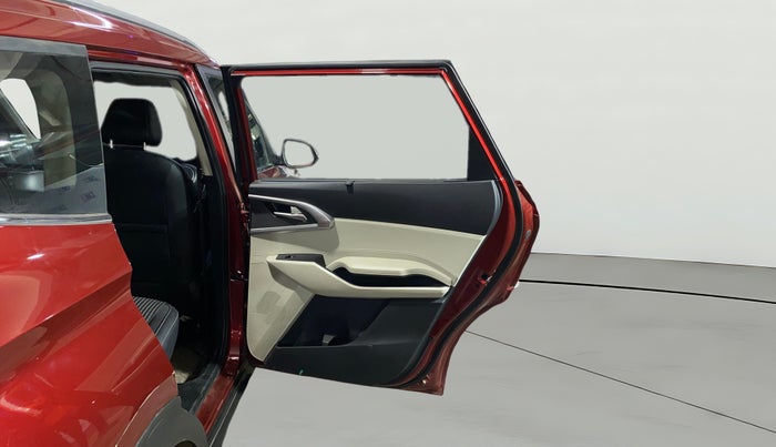 2023 KIA CARENS PRESTIGE PLUS 1.5 PETROL IMT 7 STR, Petrol, Manual, 5,561 km, RHS Rear Door