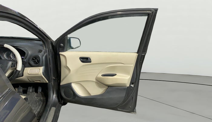 2020 Hyundai NEW SANTRO MAGNA, Petrol, Manual, 1,13,846 km, RHS Front Door