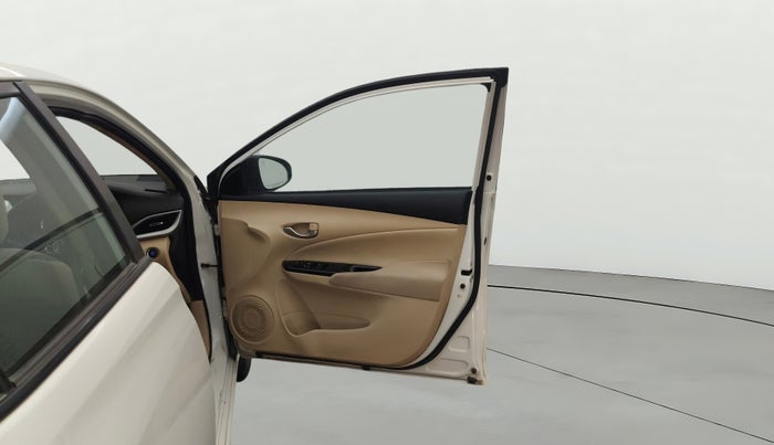 2018 Toyota YARIS V CVT, Petrol, Automatic, 74,673 km, RHS Front Door